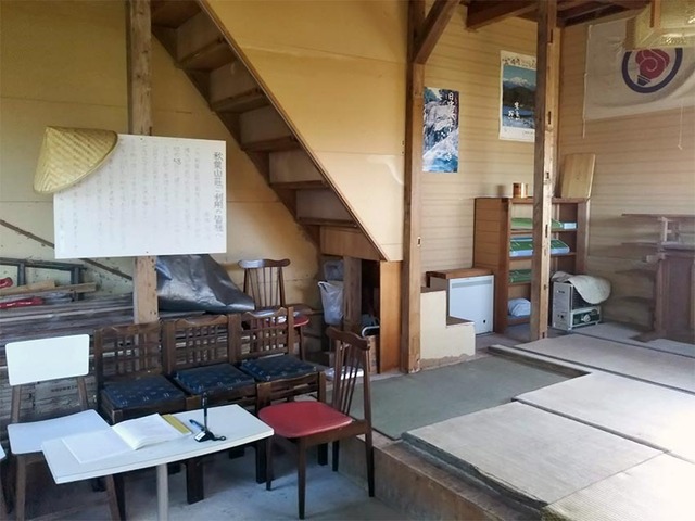 s秋葉山荘内部.jpg